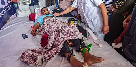 இடஒதுக்கீட்டிற்காக 11வது நாளாக உண்ணாவிரதம் - 20 கிலோ குறைந்தார் ஹர்திக் படேல்