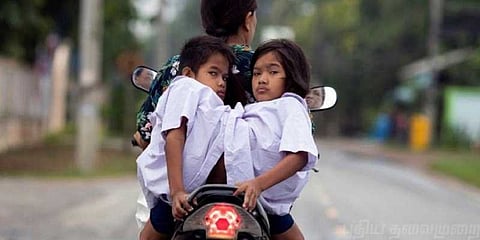 “கொஞ்சம் படிப்பு, கொஞ்சம் விளையாட்டு” ஒட்டிப் பிறந்த இரட்டை சகோதரிகள்