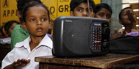 வானொலி மூலம் மாணவர்களுக்கு ஆங்கிலம் கற்பிப்பு