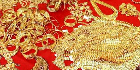 கத்தி முனையில் 230 சவரன் கொள்ளை