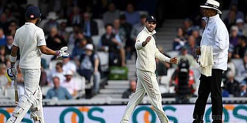 விராத் கோலியுடன் வாக்குவாதம்: இங்கி. பந்துவீச்சாளருக்கு அபராதம்!