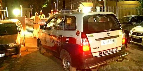 நடைபாதையில் தூங்கியவர்கள் மீது கார் ஏறி விபத்து.. 2 பேர் உயிரிழப்பு