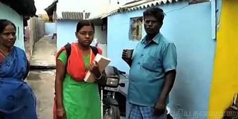 ஒருபுறம் மருத்துவப்படிப்பு, மறுபுறம் கூலி வேலை : உதவிக்கு காத்திருக்கும் மாணவி