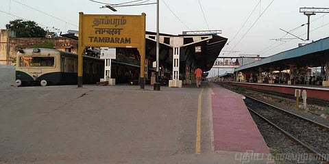 அனாதையாக கிடந்த 60 சவரன் நகையை பத்திரமாக ஒப்படைத்த ரயில்வே போலீஸ்..!