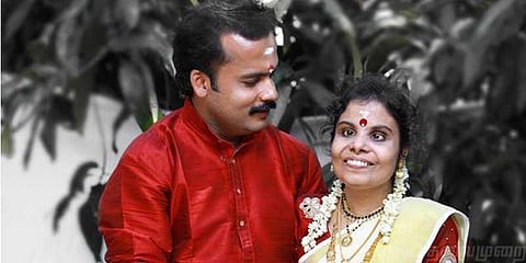 பார்வையற்ற பாடகி வைக்கம் விஜயலட்சுமிக்கு திருமண நிச்சயதார்த்தம்!