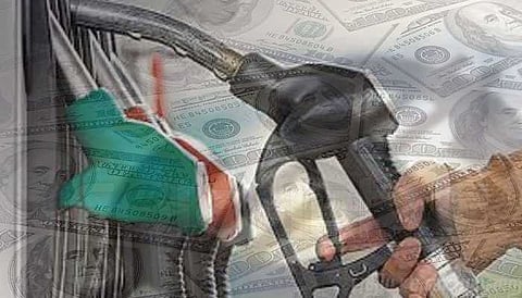 யார் 100-ஐ தொடுவது ? போட்டியில் ரூபாயும், பெட்ரோலும்