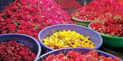 கிடுகிடுவென உயர்ந்த பூக்கள் விலை: விநாயகர் சதுர்த்தியால் கிராக்கி