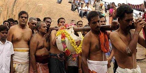 விநாயகருக்கு பிரம்மாண்ட கொழுக்கட்டை படையல்