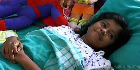 தேர்வுக்கு தயாராகிறார் மீன் விற்று படிக்கும் மாணவி ஹனன்!