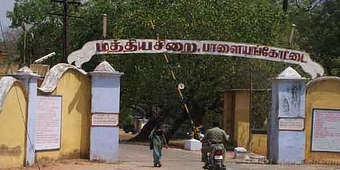 பாளையங்கோட்டை மத்திய சிறையில் திடீர் சோதனை