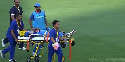 நிலை தடுமாறியதால் சோகம் - ஸ்ட்ரெச்சரில் தூக்கிச்செல்லப்பட்ட பாண்ட்யா