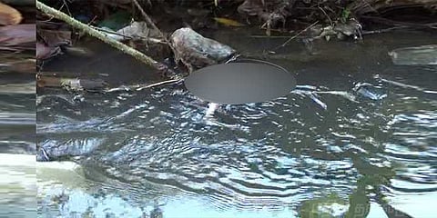 அழுகிய நிலையில் ஆண் சிசு: பெற்றோர் யார் ?