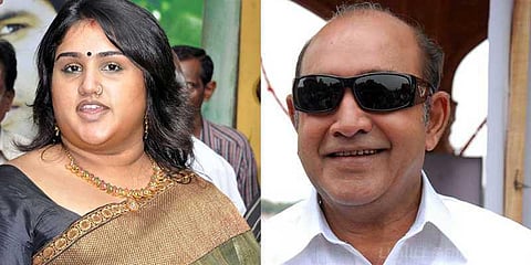தனது மகள் மீது நடிகர் விஜயகுமார் போலீஸில் புகார்