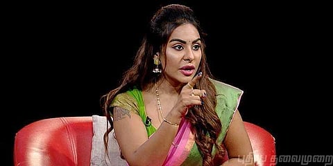 இயக்குனர் மீது நடிகை ஸ்ரீரெட்டி புகார்!