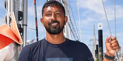 சர்வதேச படகு போட்டியின் போது விபத்து: இந்திய வீரரை மீட்க கடற்படை தீவிரம்