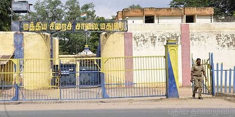 மதுரை மத்திய சிறையில் அதிகாரிகள் சோதனை
