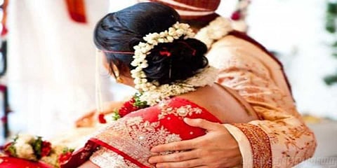 கணவர் வீட்டில் நகைகளை திருடிச்சென்ற புதுப்பெண்