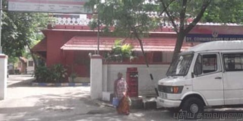 நடைபயிற்சி சென்ற முதியவர் கடத்தல் - உளவுத்துறைபோல் நடித்து நகை பறிப்பு