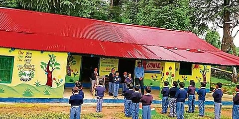 இப்படி ஒரு கல்வி அதிகாரியா..? தனி ஒரு ஆளாய் தலைநிமிர வைத்த ஜோஷி..!