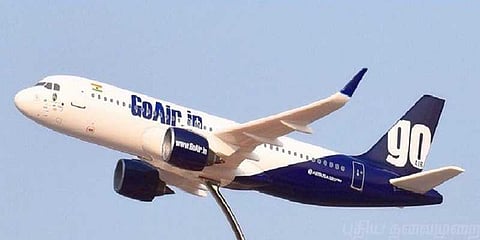 நடுவானில் விமானத்தின் கதவைத் திறந்த பயணி!