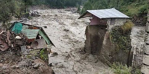 இமாச்சலில் நிலச்சரிவில் சிக்கிய 800 மாணவர்கள்!