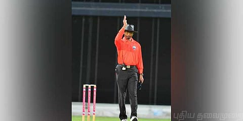 'நாட் அவுட்டுக்கு எல்லாம் அவுட் கொடுத்த அம்பயர் மகாபிரபு' கடுப்பான தோனியும், கார்த்திக்கும் !