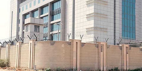 13 அடி மதில் சுவர் பாதுகாப்பில் ஆதார் தகவல்கள்..!