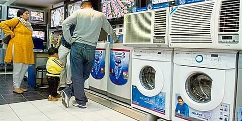 இறக்குமதி பொருள்களுக்கு வரி அதிகரிப்பு.. ஏசி, ஃப்ரிட்ஜ் விலை உயர்கிறது