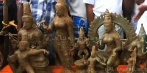 கும்மிடிபூண்டி அருகே அம்மன் சிலைகள் உள்பட 18 சிலைகள் மீட்பு