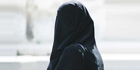 மருத்துவமனைக்குள் நுழைந்த ’அவ்வை சண்முகி’ போலீஸ் சுற்றி வளைப்பு!