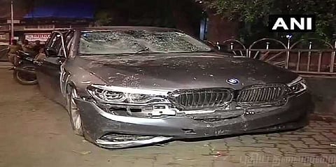 அதிவேகத்தில் தாறுமாறாக பி.எம்.டபுள்யூ கார் ! சினிமா பாணியில் துரத்திப்பிடித்த போலீசார்