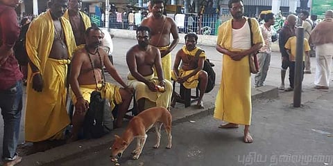 திருப்பதி கோவிலுக்கு 400 கி.மீ. பக்தர்களுடன் பாதை யாத்திரை புரிந்த நாய் !