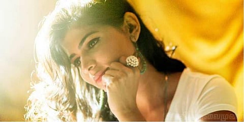 “எனக்கு ஆதரவு தருவதைபோல பாலியல் ரீதியாக பேசினார்” - கொதிக்கும் பாடகி சின்மயி