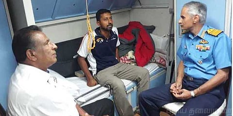 நடுக்கடலில் விபத்தில் சிக்கிய கடற்படை அதிகாரிக்கு விசாகப்பட்டினத்தில் சிகிச்சை!