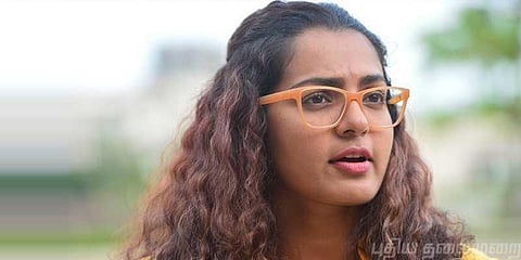 திராவகம் வீசப்பட்ட பெண்ணாக நடிக்கிறார் பார்வதி!