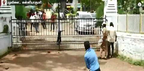 கல்லூரியில் இருதரப்பினரிடையே கடும் மோதல்: நாகர்கோவிலில் பதட்டம்