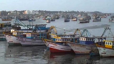 “தமிழக மீனவர்கள் தான் எல்லை தாண்டுகின்றனர்”- இந்திய கடலோர காவல்படை தகவல்