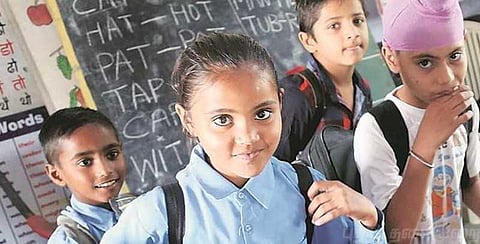 பள்ளியிலும் பாகுபாடா..? மதம் பார்த்து மாணவர்கள் பிரித்து வைப்பு..!