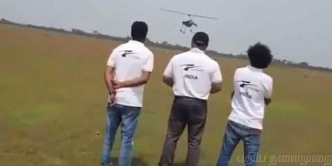 ஆளில்லா விமானத்தை இயக்கி மகிழ்ந்த அஜித்