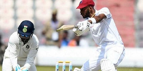 சரிந்த அணியை மீட்ட ரோஸ்டன் - வெஸ்ட் இண்டீஸ் 295 ரன் குவிப்பு