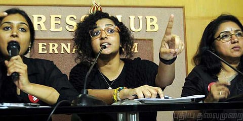 'ஏமாற்றிவிட்டார் மோகன்லால்': மலையாள நடிகைகள் போர்க்கொடி!