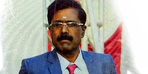 சிறப்பு வகுப்பு எடுத்த பிரின்சிபல், மாணவர்கள் கண்முன் வெட்டிக்கொலை!