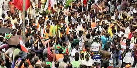 சபரிமலையில் பெண்களை அனுமதிக்க எதிர்ப்பு தெரிவித்து பேரணி