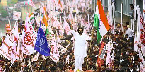 ஆந்திராவை அதிர வைத்த பவன் கல்யாண் பேரணி