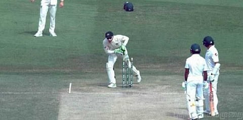 இப்படியும் ஒரு ரன் அவுட் - பாகிஸ்தான் வீரர் பரிதாபம்
