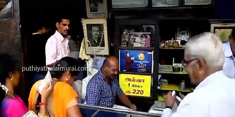 இருட்டுக்கடை அல்வாவிற்காக அலைமோதும் பக்தர்கள்