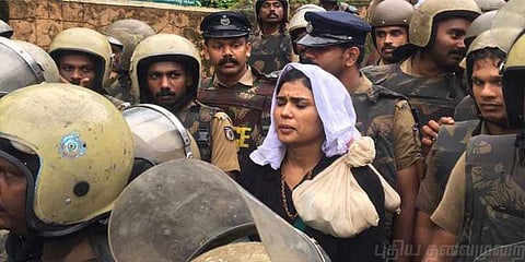 சபரிமலை 18 ஆம் படியின் கீழ் அர்ச்சகர்கள் தர்ணா !