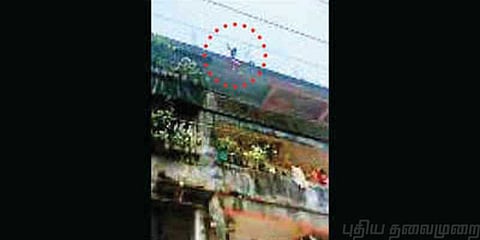 பாலியல் வன்கொடுமையில் தப்பிக்க 3வது மாடியில் இருந்த தாவிய மாணவி