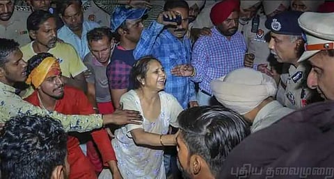 அமிர்தசரஸ் விபத்தில் பலியானோர் எண்ணிக்கை உயர்வு: ரயில்வே விளக்கம்