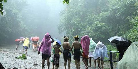 சபரிமலையில் திடீர் கனமழை: பக்தர்கள் தவிப்பு